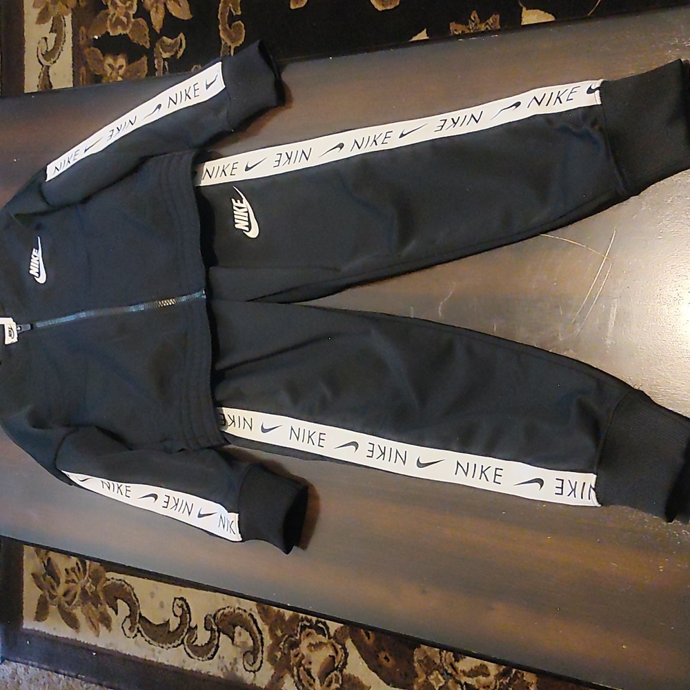 Girls Nike tracksuit 2 piece size Small